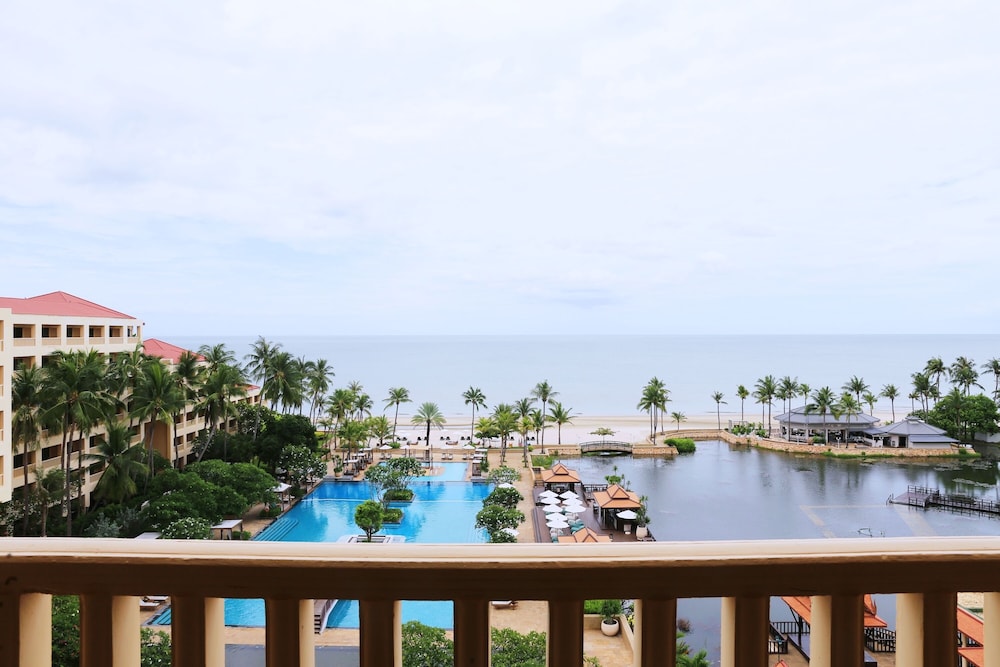 Dusit Thani Hua Hin — Hotel rooms in Cha Am, Phetchaburi