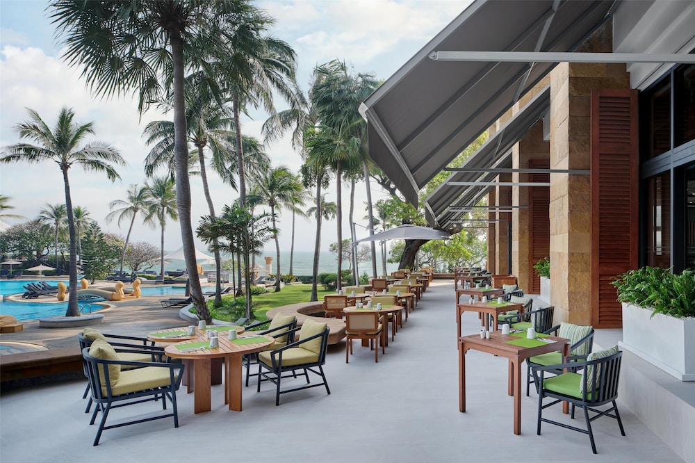 Hilton Hua Hin Resort & Spa — Restaurant & bars in Hua Hin, Prachuap Khiri Khan