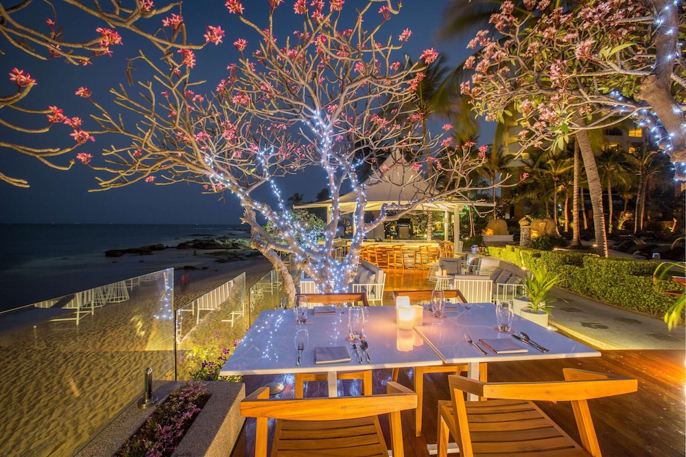 Hilton Hua Hin Resort & Spa — Restaurant & bars in Hua Hin, Prachuap Khiri Khan