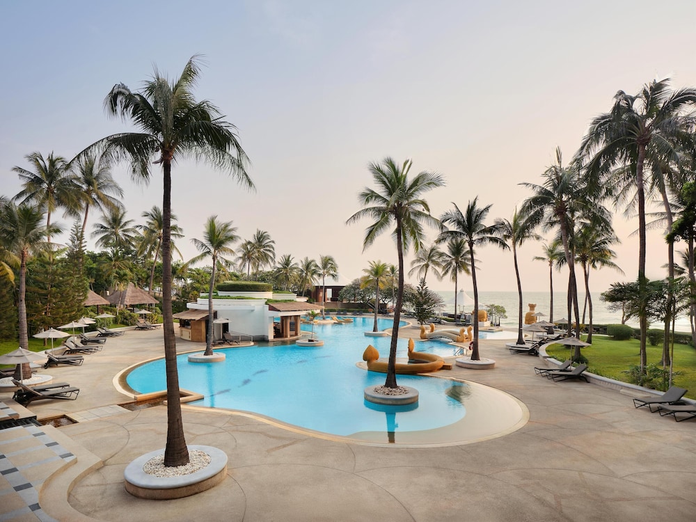 Hilton Hua Hin Resort & Spa — Swimming pool in Hua Hin, Prachuap Khiri Khan
