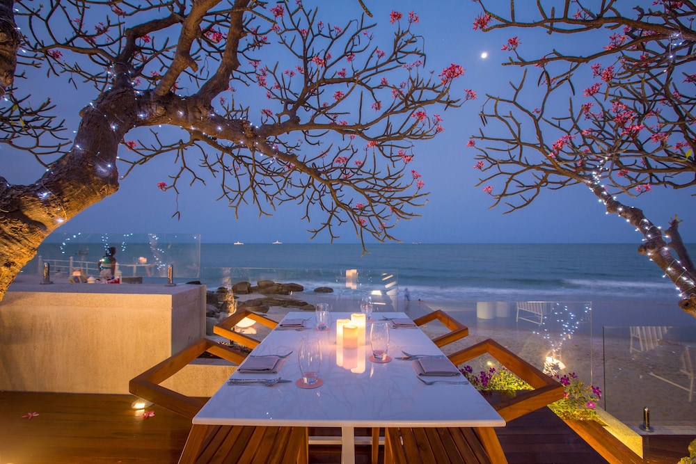 Hilton Hua Hin Resort & Spa — Restaurant & bars in Hua Hin, Prachuap Khiri Khan