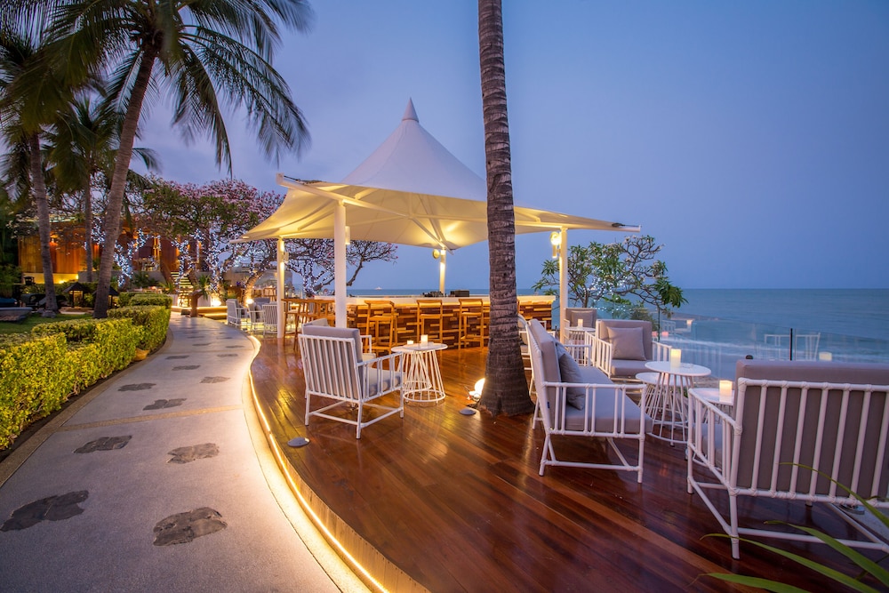 Hilton Hua Hin Resort & Spa — Restaurant & bars in Hua Hin, Prachuap Khiri Khan
