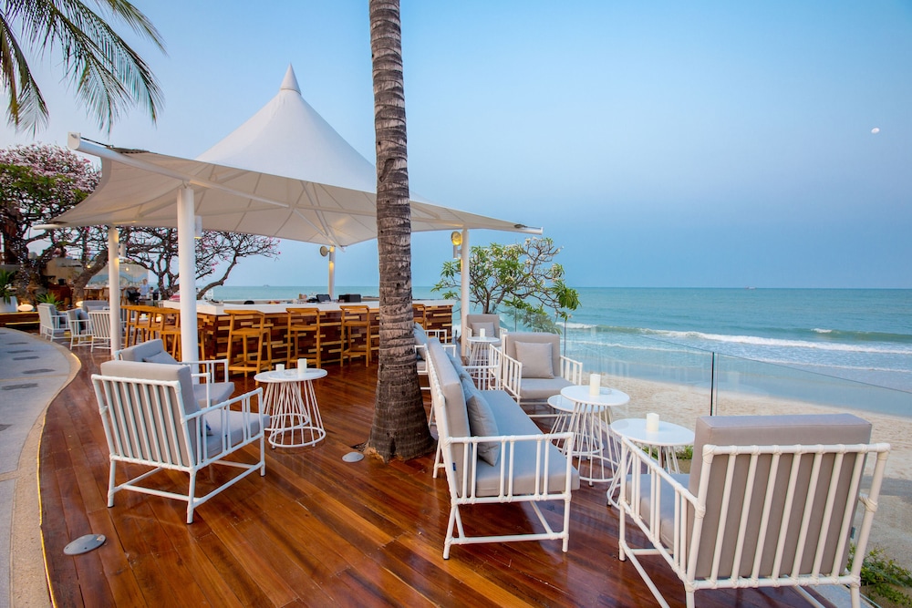 Hilton Hua Hin Resort & Spa — Restaurant & bars in Hua Hin, Prachuap Khiri Khan