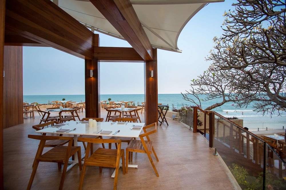 Hilton Hua Hin Resort & Spa — Restaurant & bars in Hua Hin, Prachuap Khiri Khan