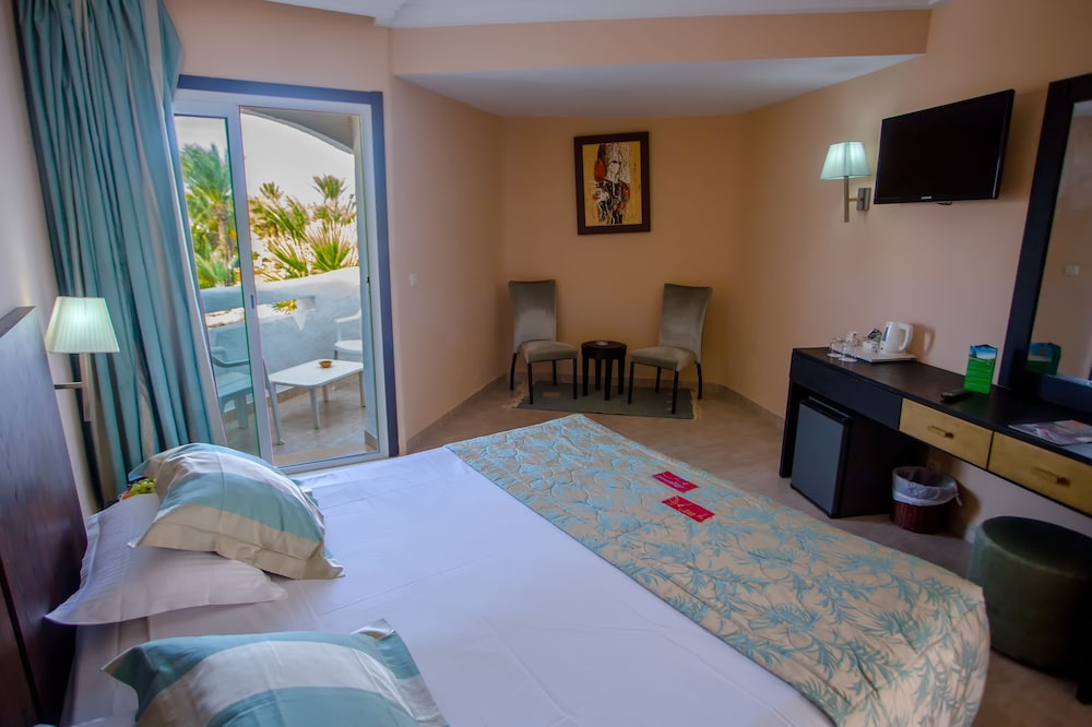 Hotel Fiesta Beach Djerba — Hotel rooms in Midoun, Medenine