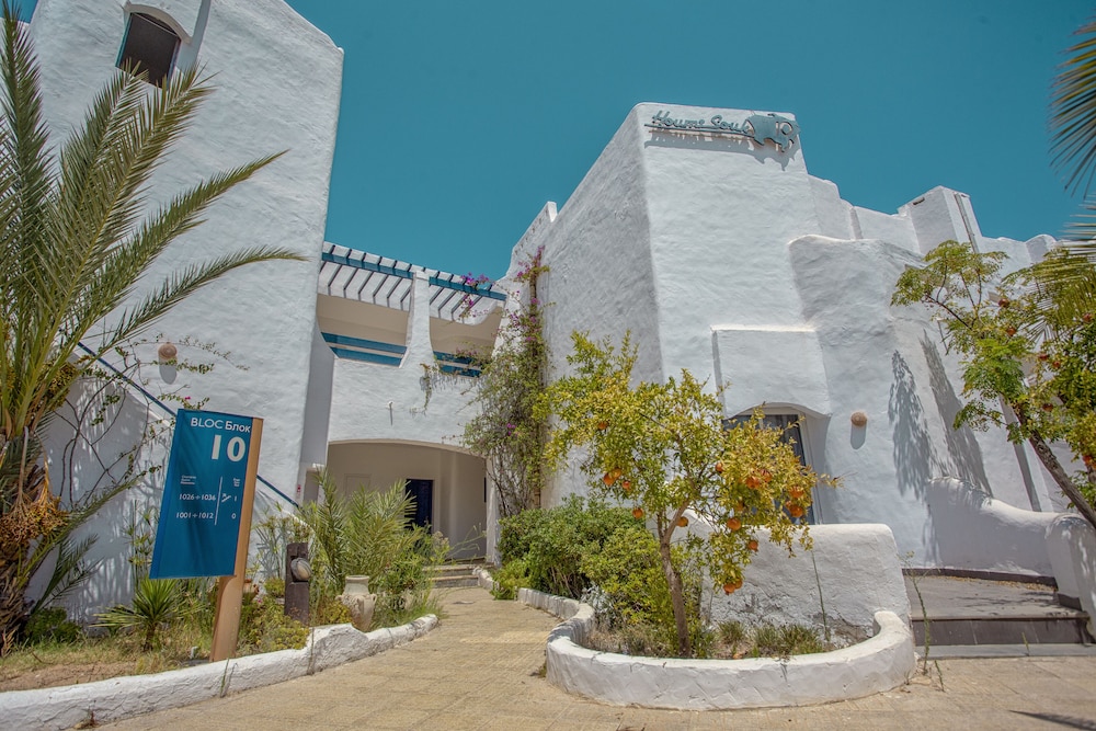 Hotel Fiesta Beach Djerba — Hotel building in Midoun, Medenine