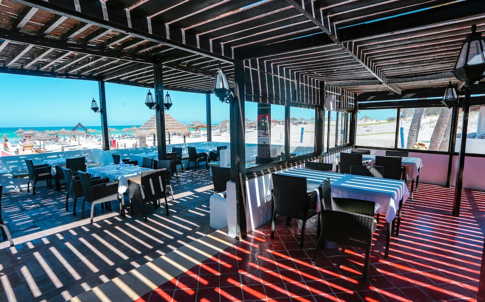 Hotel Fiesta Beach Djerba — Restaurant & bars in Midoun, Medenine
