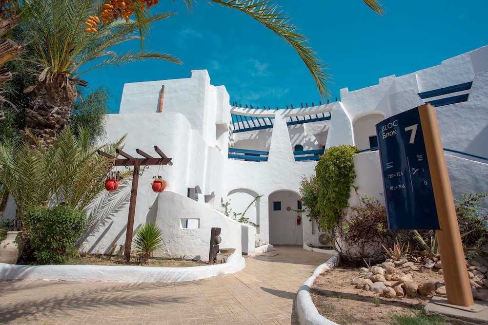 Hotel Fiesta Beach Djerba — Hotel building in Midoun, Medenine