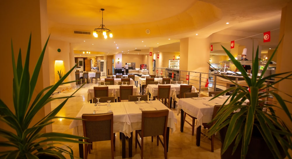 Hotel Fiesta Beach Djerba — Restaurant & bars in Midoun, Medenine