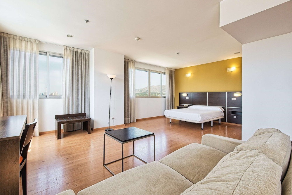 Hotel La Estacion — Hotel rooms in Benidorm, Valencian Community
