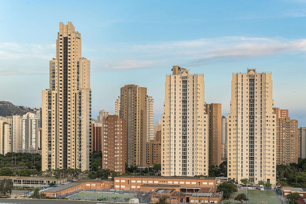 Hotel La Estacion — Hotel building in Benidorm, Valencian Community