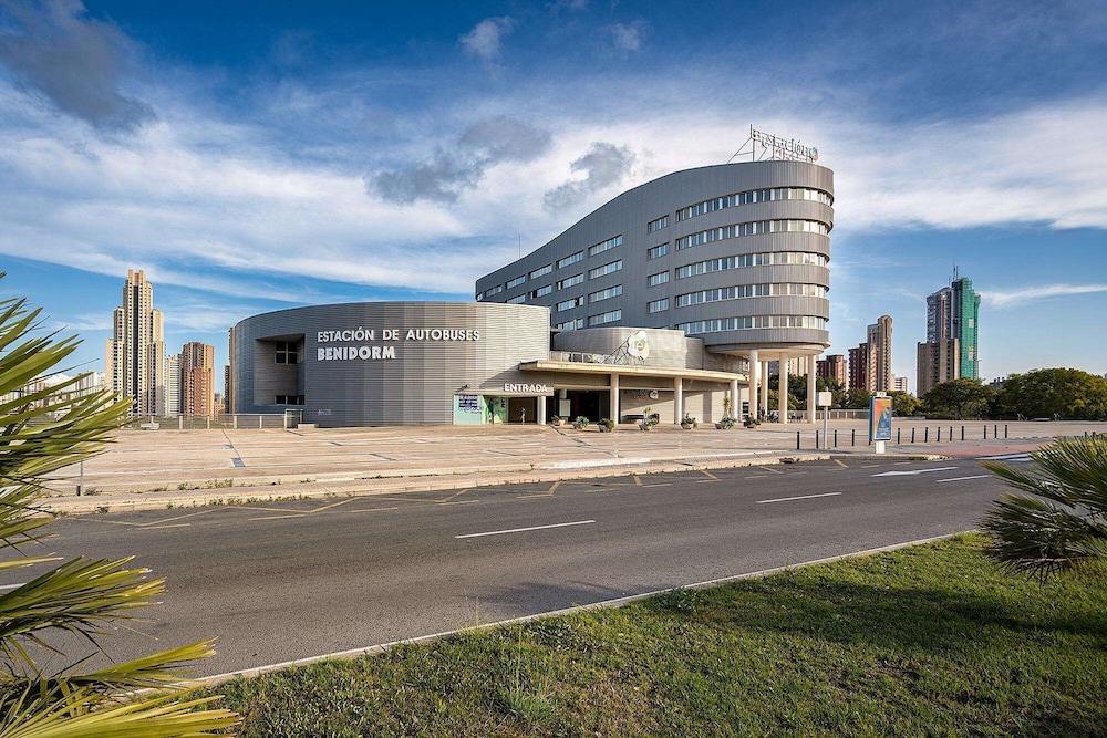 Hotel La Estacion — Hotel building in Benidorm, Valencian Community