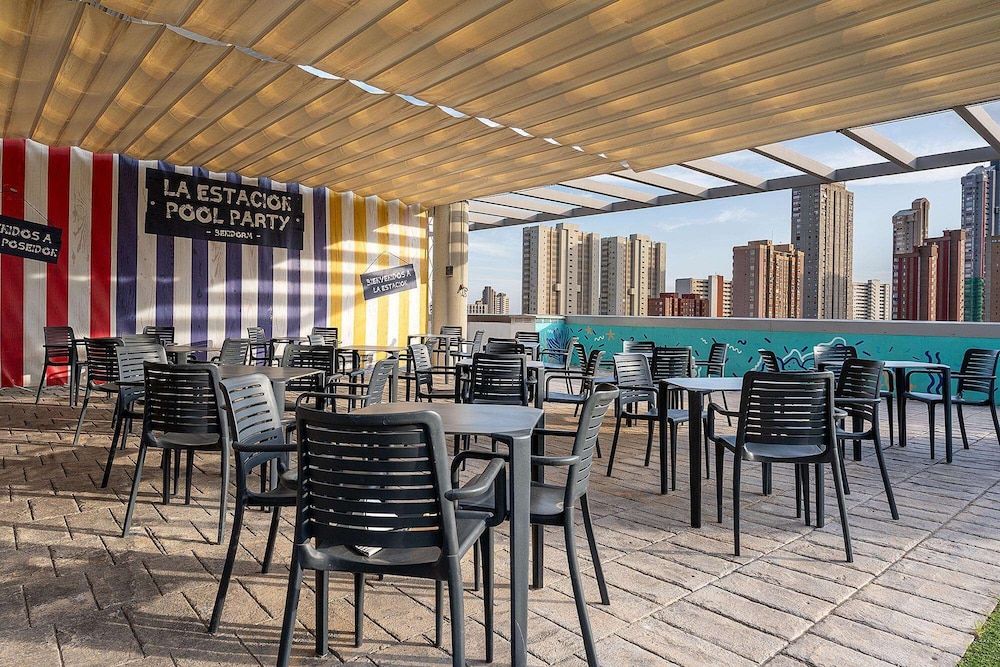 Hotel La Estacion — Swimming pool in Benidorm, Valencian Community