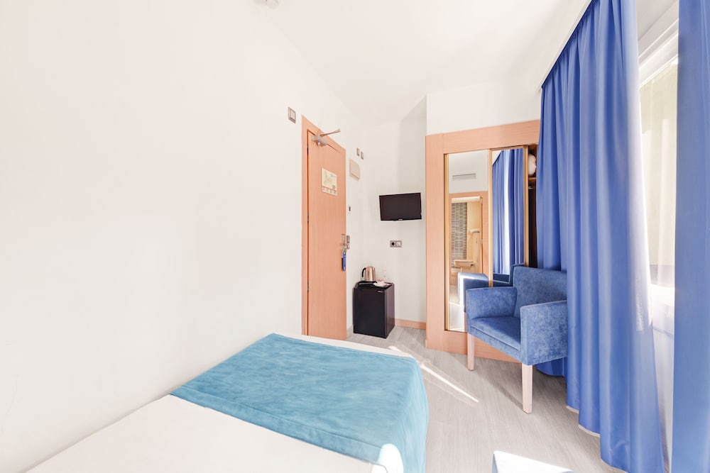 Hotel Agua Beach - Adults Only — Hotel rooms in Palma Nova, Balearic Islands