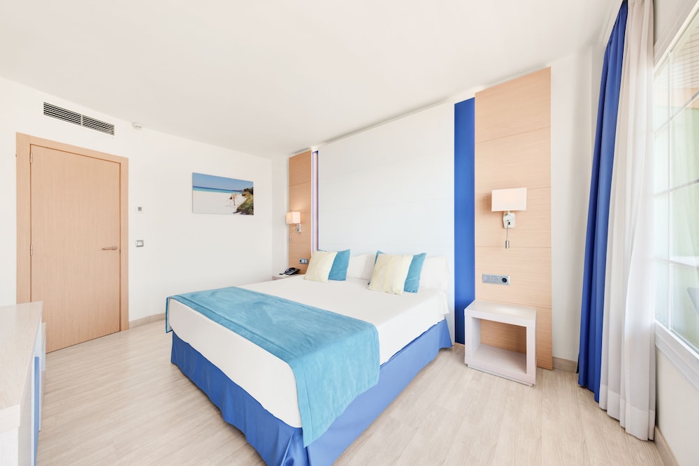 Hotel Agua Beach - Adults Only — Hotel rooms in Palma Nova, Balearic Islands