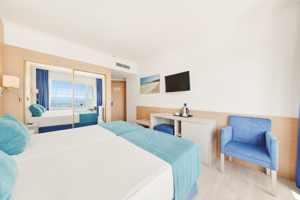 Hotel Agua Beach - Adults Only — Hotel rooms in Palma Nova, Balearic Islands