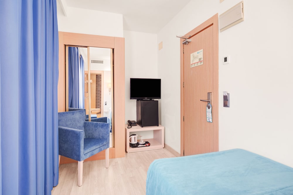 Hotel Agua Beach - Adults Only — Hotel rooms in Palma Nova, Balearic Islands