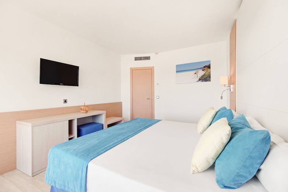 Hotel Agua Beach - Adults Only — Hotel rooms in Palma Nova, Balearic Islands