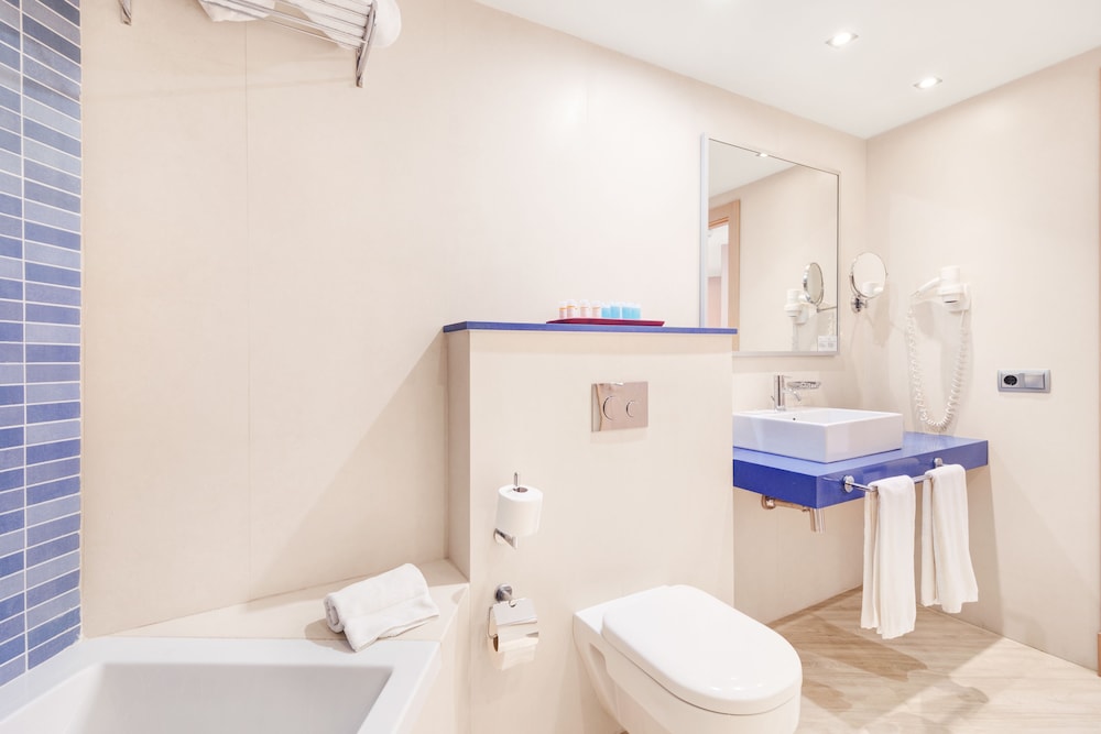 Hotel Agua Beach - Adults Only — Hotel rooms in Palma Nova, Balearic Islands