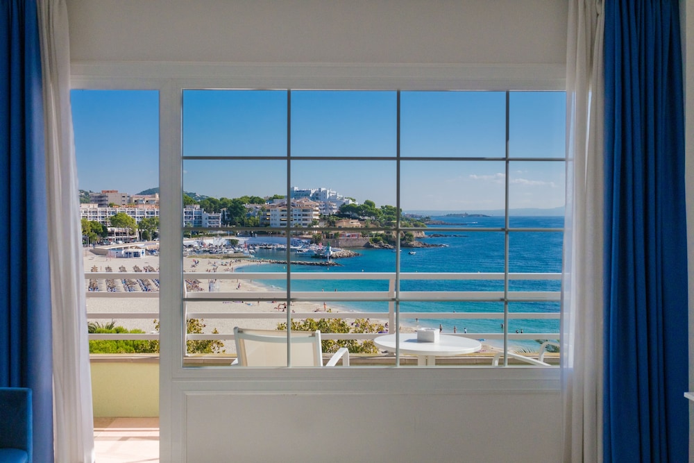 Hotel Agua Beach - Adults Only — Hotel rooms in Palma Nova, Balearic Islands