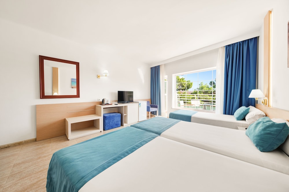 Hotel Agua Beach - Adults Only — Hotel rooms in Palma Nova, Balearic Islands