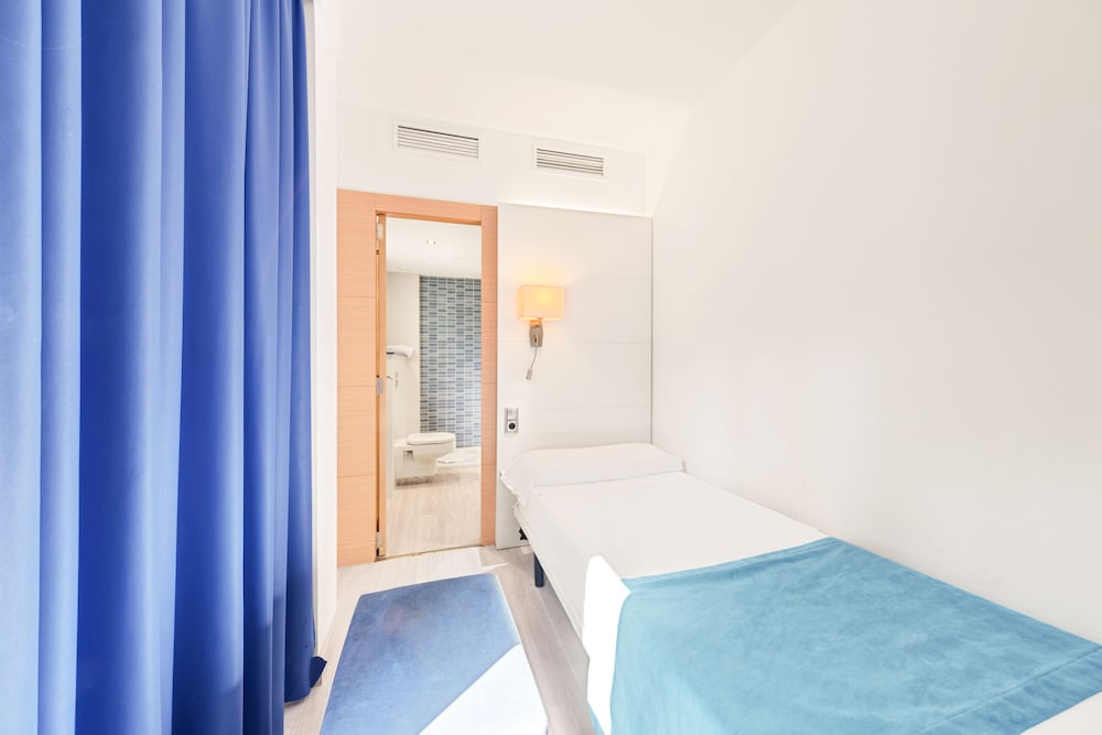 Hotel Agua Beach - Adults Only — Hotel rooms in Palma Nova, Balearic Islands