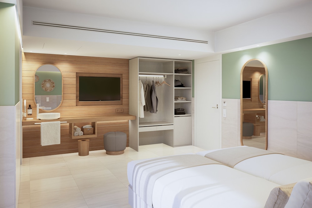 Hotel Agua Beach - Adults Only — Hotel rooms in Palma Nova, Balearic Islands