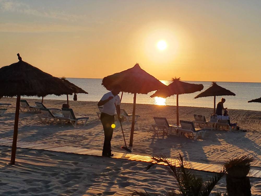 Hasdrubal Thalassa & SPA Hammamet — Beach in Hammamet, Nabeul