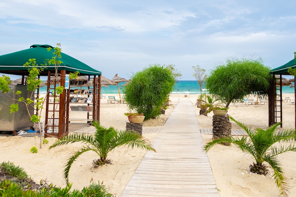 Hasdrubal Thalassa & SPA Hammamet — Beach in Hammamet, Nabeul