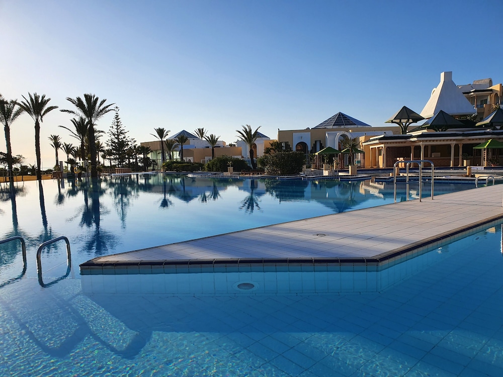 Hasdrubal Thalassa & SPA Hammamet — Swimming pool in Hammamet, Nabeul