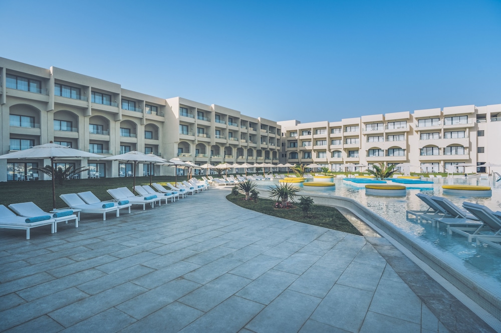 Iberostar Selection Kuriat Palace — Hotel building in Skanes inc. Monastir, Monastir