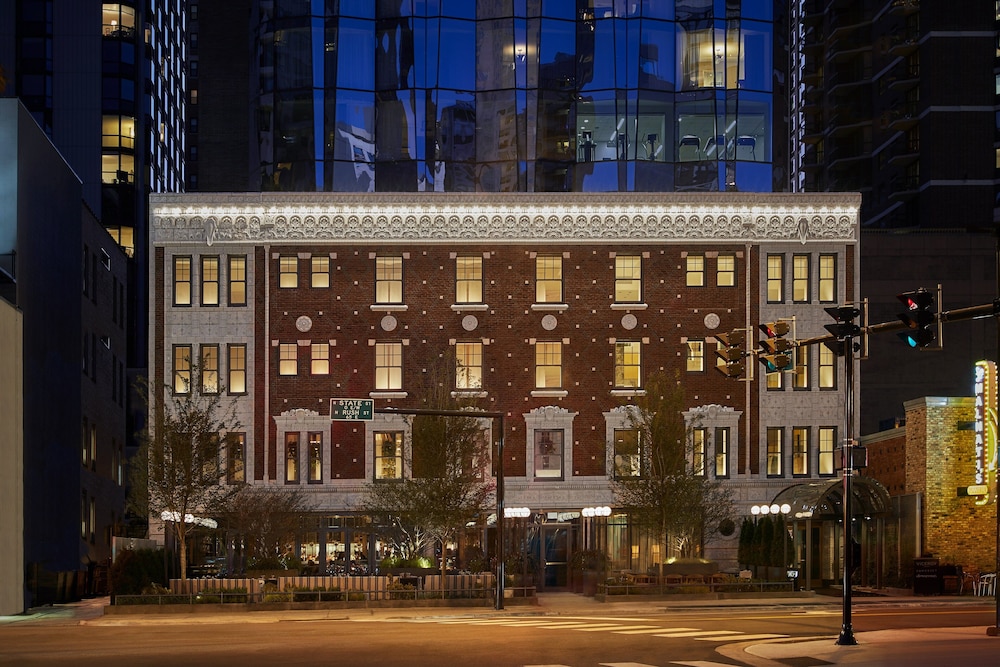 Viceroy Chicago — Hotel building in Chicago, Illinois