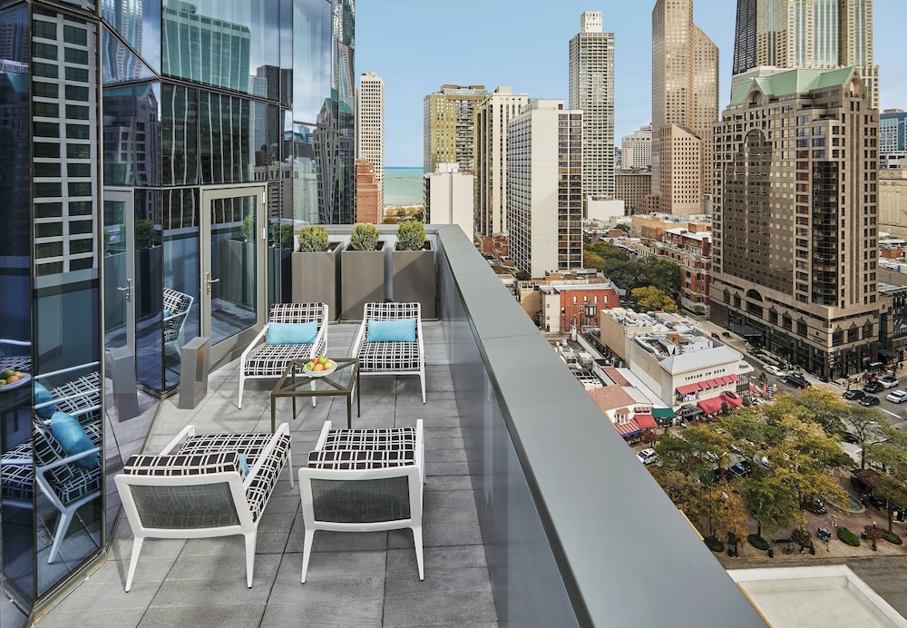 Viceroy Chicago — Hotel building in Chicago, Illinois
