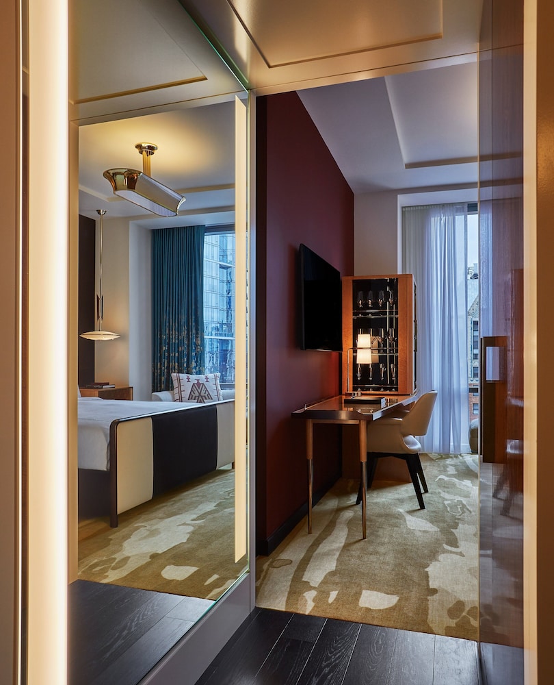 Viceroy Chicago — Hotel rooms in Chicago, Illinois