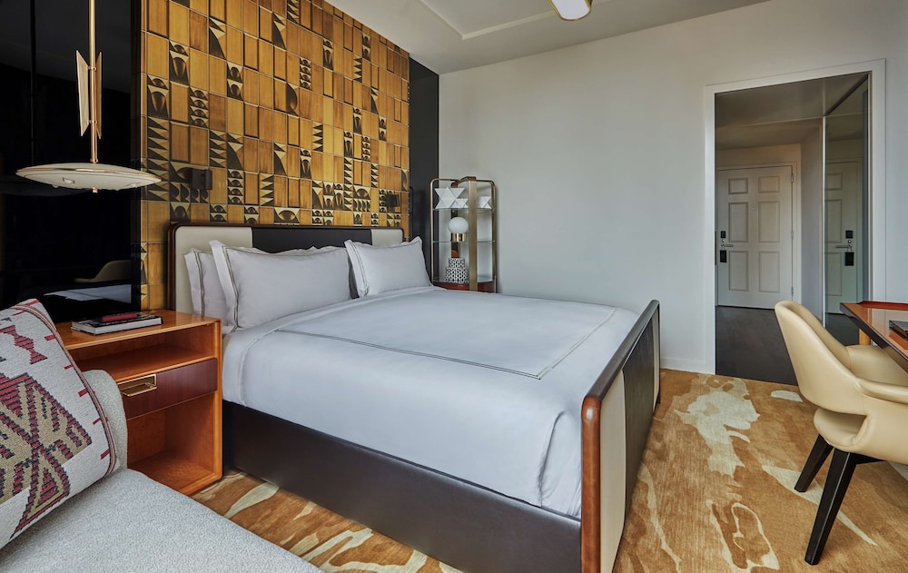 Viceroy Chicago — Hotel rooms in Chicago, Illinois