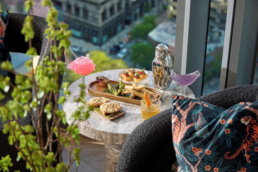 Viceroy Chicago — Restaurant & bars in Chicago, Illinois