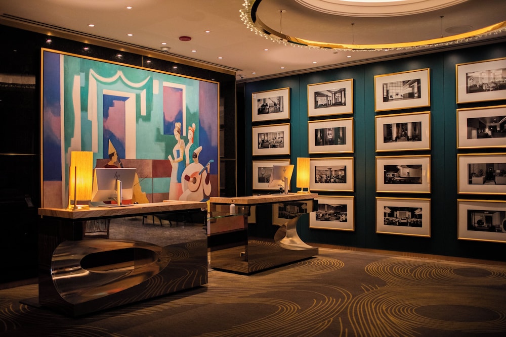 Viceroy Chicago — Hotel building in Chicago, Illinois