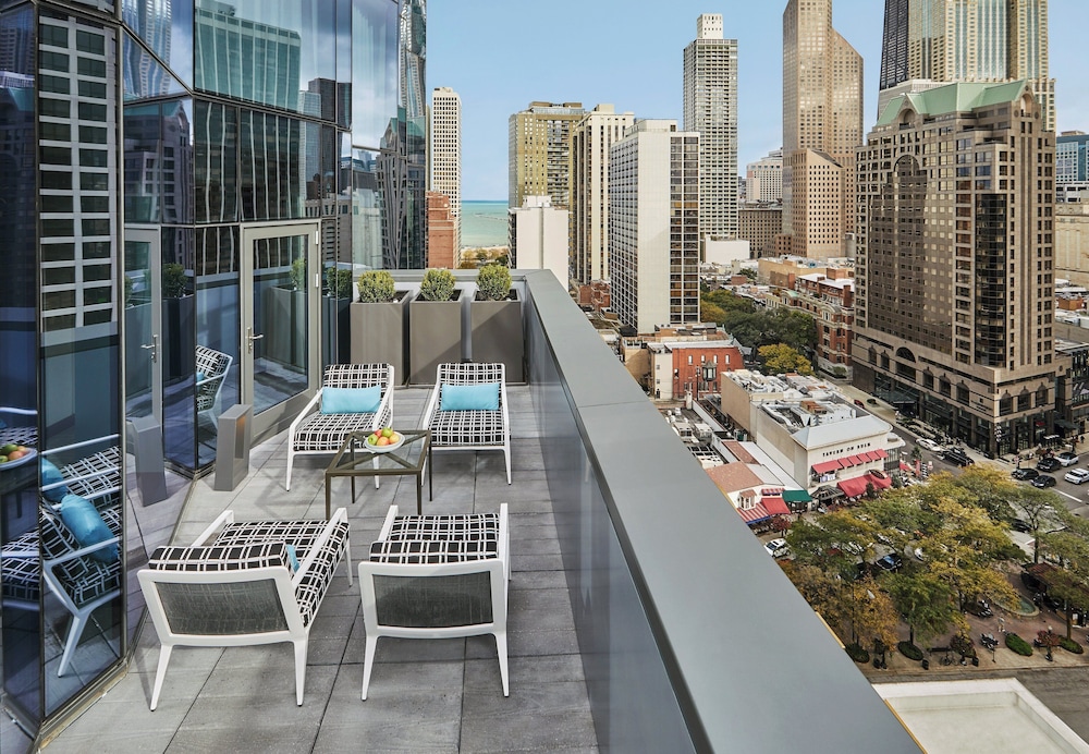 Viceroy Chicago — Hotel building in Chicago, Illinois