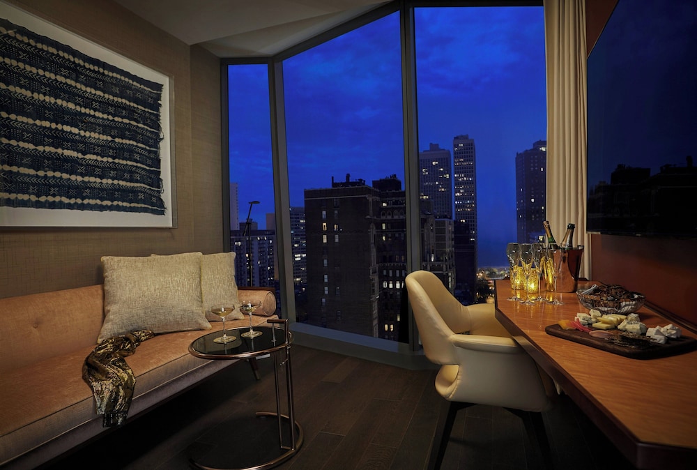 Viceroy Chicago — Hotel rooms in Chicago, Illinois