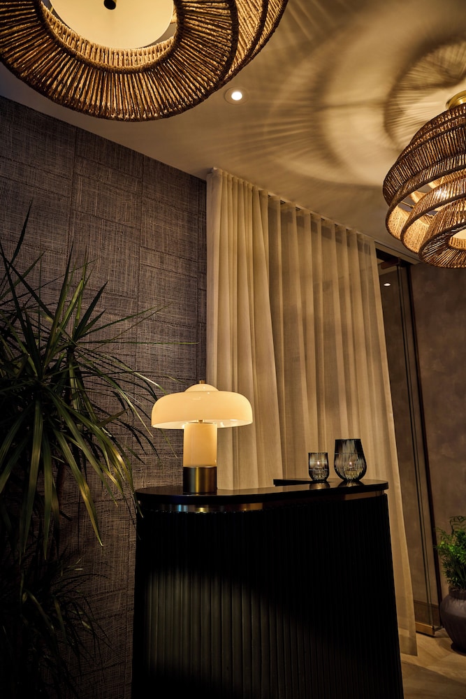 Viceroy Chicago — Hotel rooms in Chicago, Illinois