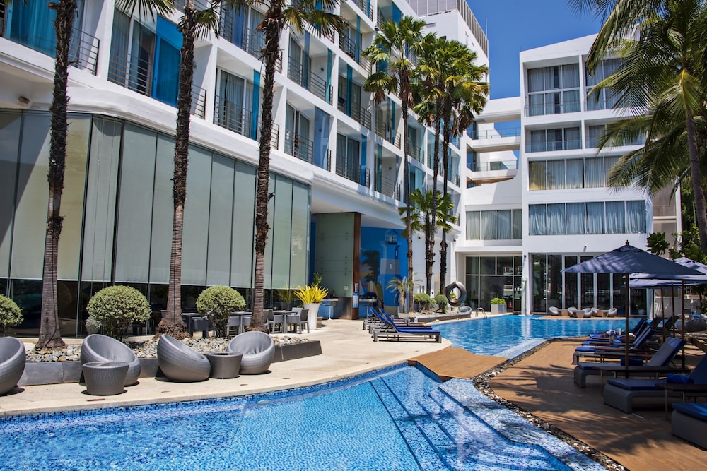 Hotel Baraquda Pattaya By Heeton — Swimming pool in Pattaya, Chonburi