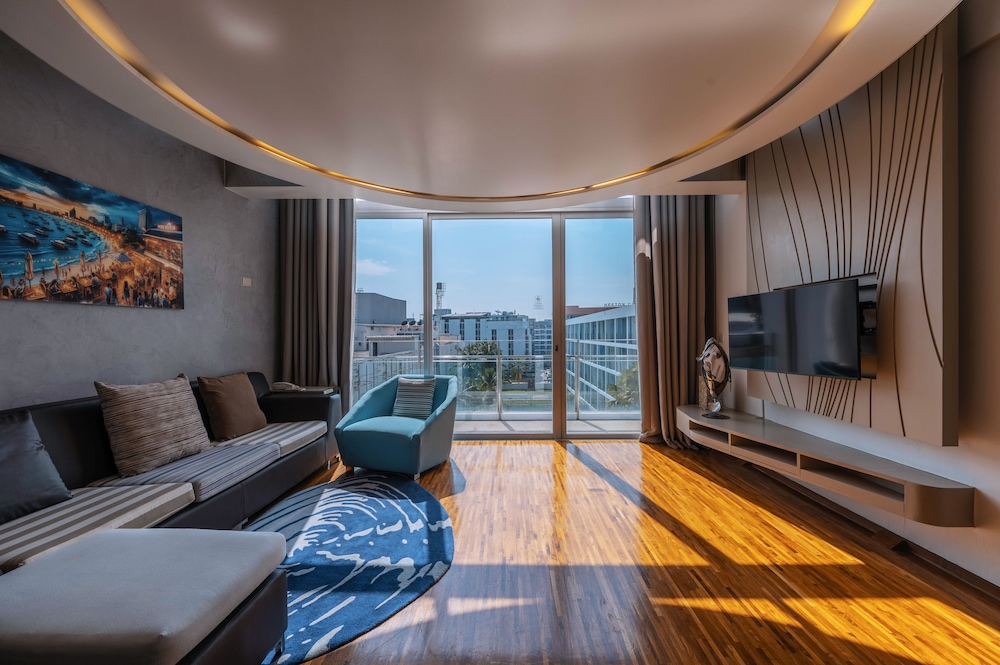 Hotel Baraquda Pattaya By Heeton — Hotel rooms in Pattaya, Chonburi