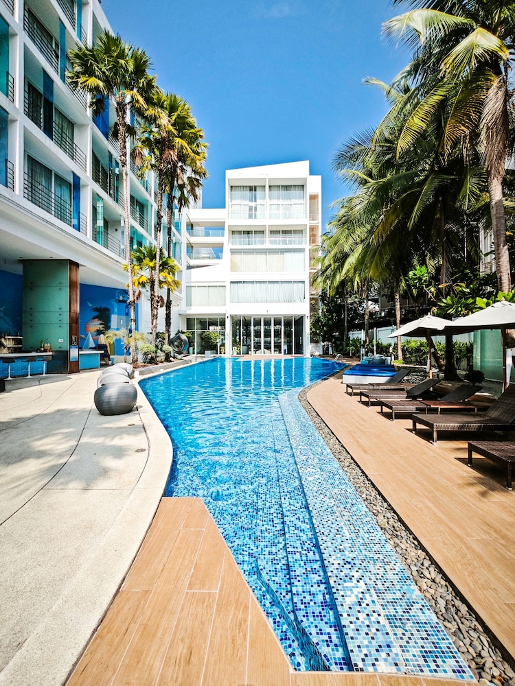Hotel Baraquda Pattaya By Heeton