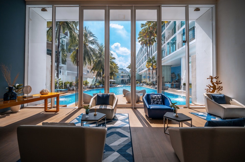 Hotel Baraquda Pattaya By Heeton — Swimming pool in Pattaya, Chonburi