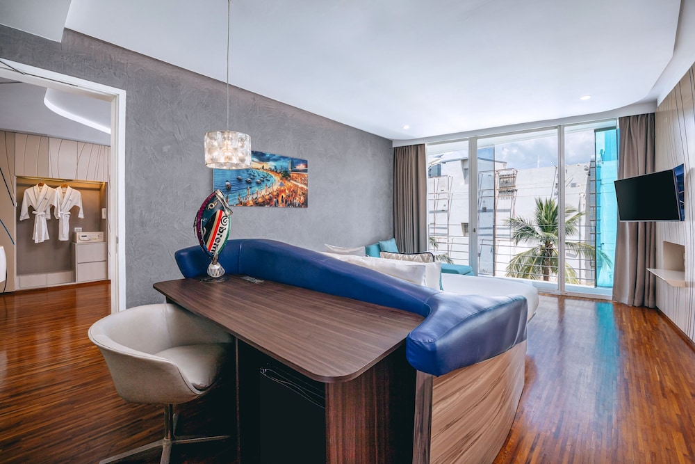 Hotel Baraquda Pattaya By Heeton — Hotel rooms in Pattaya, Chonburi
