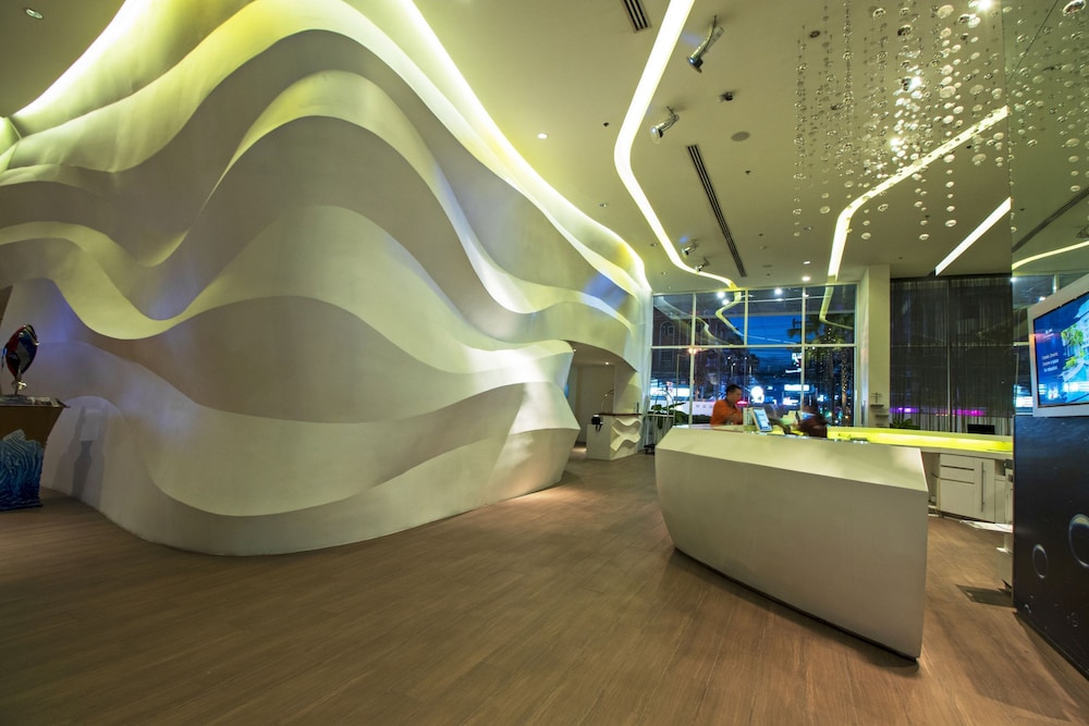 Hotel Baraquda Pattaya By Heeton — Hotel building in Pattaya, Chonburi