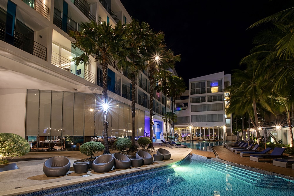 Hotel Baraquda Pattaya By Heeton — Hotel building in Pattaya, Chonburi