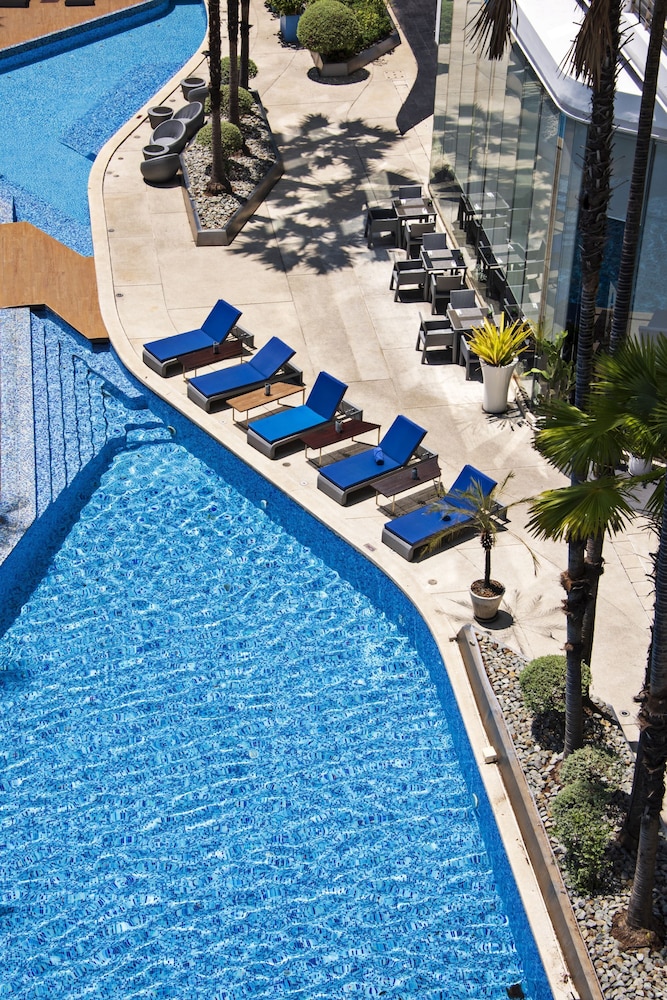 Hotel Baraquda Pattaya By Heeton — Swimming pool in Pattaya, Chonburi
