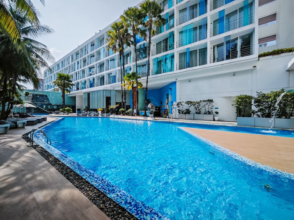Hotel Baraquda Pattaya By Heeton — Swimming pool in Pattaya, Chonburi