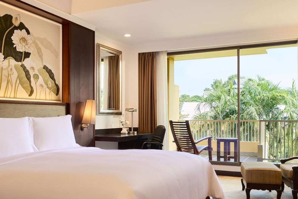 Dusit Thani Pattaya — Hotel rooms in Pattaya, Chonburi